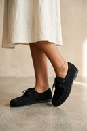 PRALINA BLACK