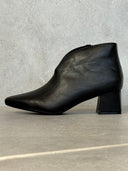 MELORY BLACK